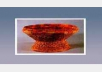 折曲纹红陶盘的图片，尺寸，器形，特征