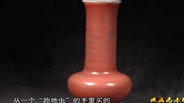 红釉长颈瓶