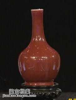清中期红釉长颈瓶