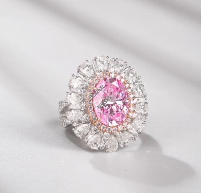 5.23克拉椭圆形淡粉色钻石戒指